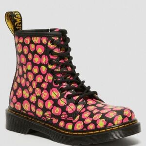 DR MARTENS Youth Pink Loud‎ Leopard Hydro Leather Lace Up Boot NEW! Youth Size 2